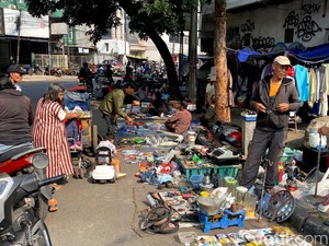 Menelisik Surga Barang Bekas di Astanaanyar