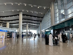 Penerbangan di Bandara Riyadh Kembali Beroperasi Usai Serangan Houti