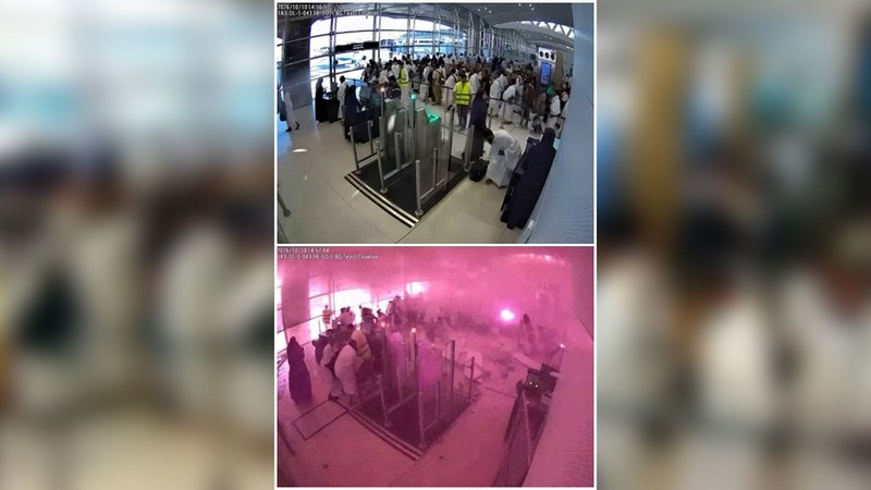 Foto kombinasi menunjukkan rekaman CCTV orang-orang yang mengantre tepat sebelum serangan terjadi (atas), dan orang-orang yang bereaksi di tengah asap pada saat serangan terjadi (bawah), di Bandara Internasional King Khalid di Riyadh, Arab Saudi, 10 Oktober 2026. (Saudi Ministry of Media/Handout via REUTERS)
