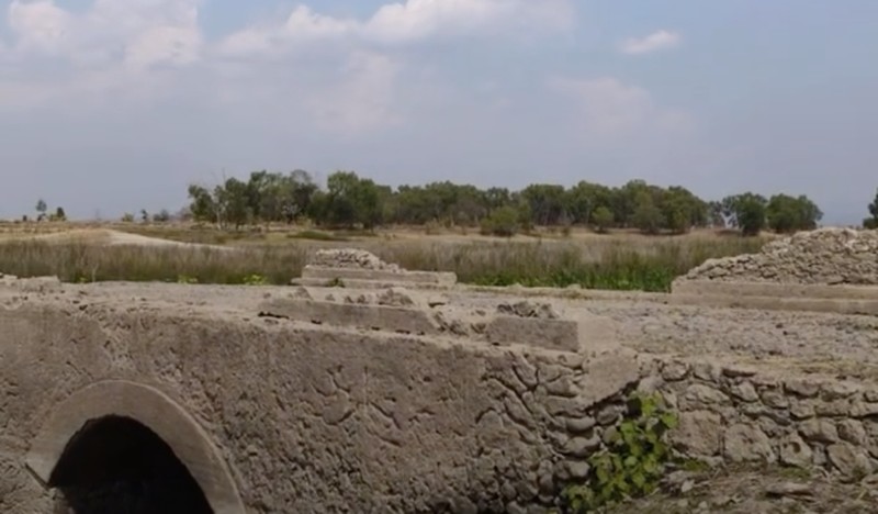 Kondisi saat Debit air Waduk Gajah Mungkur (WGM) berkurang akibat kemarau panjang di Wonogiri, Jawa Tengah. (Agil Trisetiawan Putra/detikJateng)