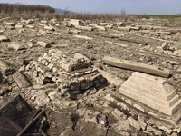 Waduk Raksasa di Wonogiri Jadi Daratan, Makam & Jembatan Kuno Muncul