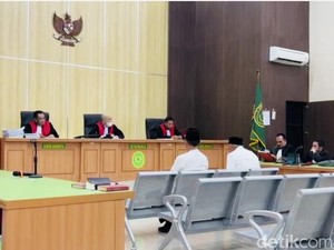 Eks Bupati Bengkulu Utara Imron Rosyadi Dituntut 4 Tahun 6 Bulan Penjara
