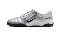 Beli Sneakers Online Takut Salah Ukuran? Ini Cara Ukur Kaki yang Benar 