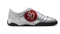 Kenapa Kilap Sneakers Silver Bisa Kusam? Ini Kebiasaan yang Perlu Dihindari