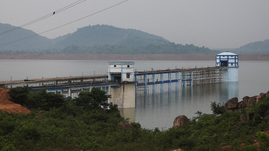 Pemandangan umum sumur tipe French well yang sedang dibangun di Sungai Ken untuk memasok air minum bagi desa-desa di sekitar Bendungan Majhgawan di Ajaygarh, Madhya Pradesh, India, pada 20 September 2026.