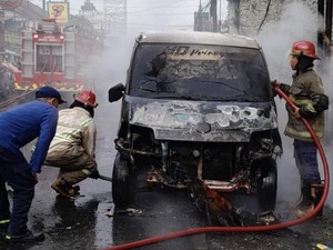 Gran Max Terbakar di Sukabumi, Pasutri Sumedang Selamat dari Maut