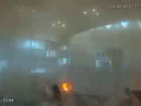 Rekaman pengawas memperlihatkan asap dan api saat terjadinya serangan di Bandara Internasional King Khalid di Riyadh, Arab Saudi, pada 10 Oktober 2026, dalam cuplikan dari video yang dirilis untuk umum ini. (Saudi Ministry of Media/Handout via REUTER