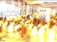 Potret Jemaah Umrah Berhamburan saat Serangan Hantam Bandara Riyadh