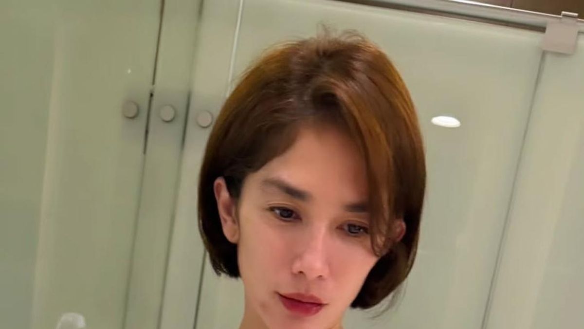 Ilustrasi berita Hiburan: Makin Fresh! Gaya Ussy Sulistiawaty Potong Rambut Pendek