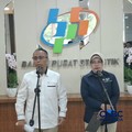 Wakil Menteri Koordinator Bidang Perekonomian (Wamenko Perekonomian), Dradjad Hari Wibowo dan Kepala BPS, Amalia A. Widyasanti saat ditemui di kantor BPS, Jakarta, Senin (12/10/2026). (CNBC Indonesia/Chandra Dwi Pranata)
