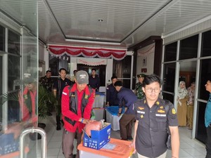 Kantor Sekwan Bengkulu Utara Digeledah, 4 Boks Dokumen-2 Laptop Disita