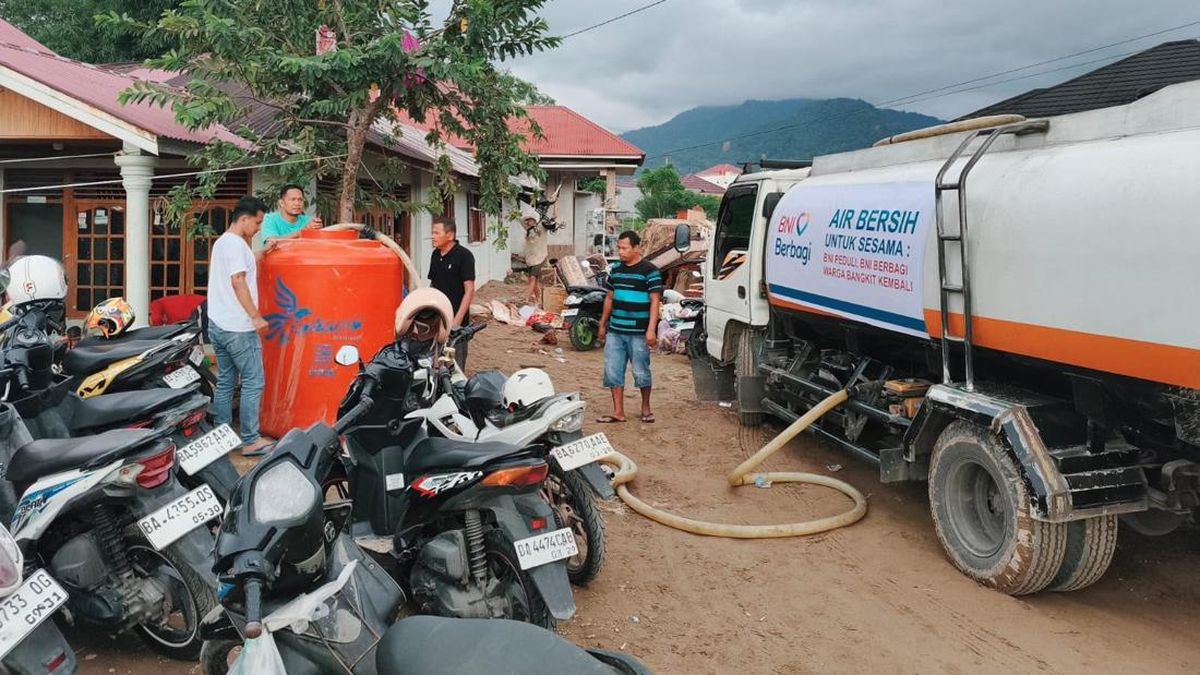 BNI Salurkan Bantuan Sembako hingga Air Bersih untuk Korban Banjir Padang — NadiKabar.com