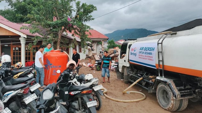 BNI Gerak Cepat Salurkan Bantuan ke Warga Terdampak Banjir di Padang