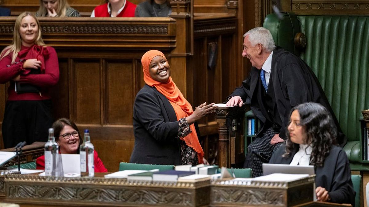 Pengungsi Somalia Dilantik Jadi Parlemen Inggris, Ucap Sumpah di Atas Al-Quran — NadiKabar.com