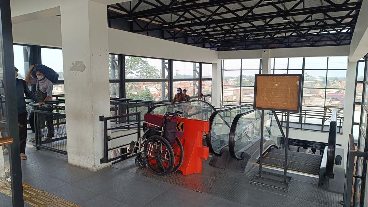 Penumpang Keluhkan Eskalator di Stasiun Bojonggede Mati: Setahun Sering Rusak — NadiKabar.com
