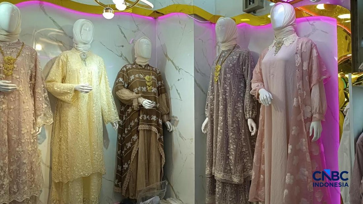 Heboh Lagi Gamis "Lepas Landas" dan "Buka Hati" di Pasar Tanah Abang