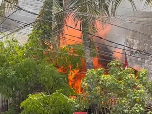 Kebakaran di Teuku Umar Makassar Hanguskan 15 Rumah Warga
