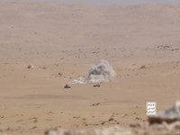 Kelompok Houthi yang berafiliasi dengan Iran merilis rekaman yang memperlihatkan serangan terhadap pasukan pemerintah Yaman yang didukung Arab Saudi di Provinsi Marib, Senin (12/10/2026). (Tangkapan Layar Video Reuters/HOUTHI MILITARY MEDIA)