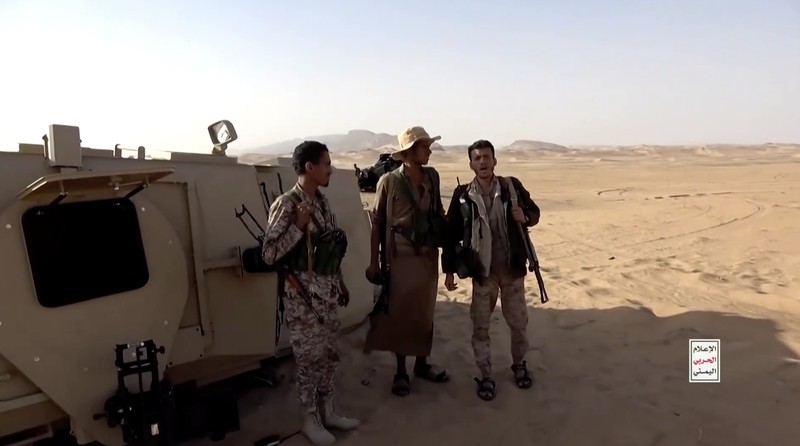 Kelompok Houthi yang berafiliasi dengan Iran merilis rekaman yang memperlihatkan serangan terhadap pasukan pemerintah Yaman yang didukung Arab Saudi di Provinsi Marib, Senin (12/10/2026). (Tangkapan Layar Video Reuters/HOUTHI MILITARY MEDIA)