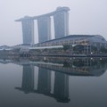 Marina Bay Sands diselimuti kabut asap akibat kebakaran hutan di negara tetangga, Indonesia, di Singapura, 13 Oktober 2026. (REUTERS/Kokkai Ng)