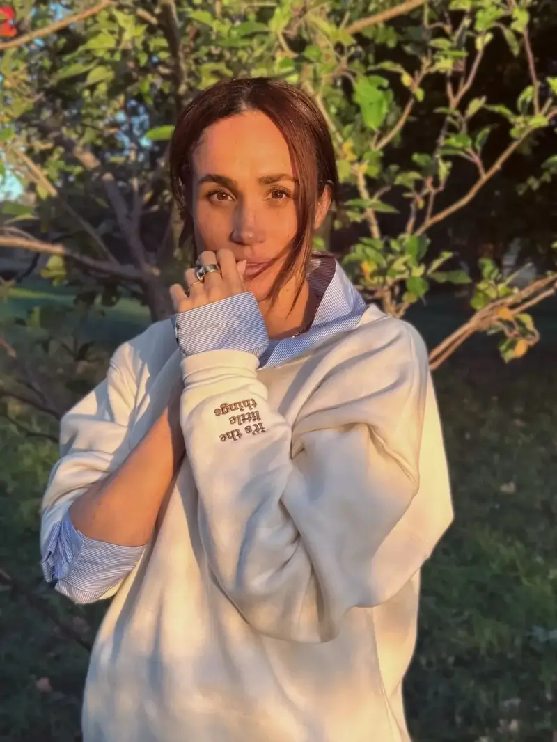 Meghan Markle Rancang Sweater Rp 1,6 Juta untuk Amal, Ada Pesan Menyentuh