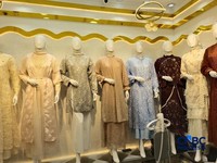 Model gamis "Buka Pintu" yang sedang viral, pantauan langsung CNBC Indonesia di Blok B Pasar Tanah Abang, Jakarta Pusat, Selasa (13/10/2026). (CNBC Indonesia/Martyasari Rizky)