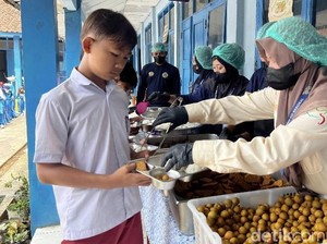 MBG di Sukabumi Mulai Uji Coba Prasmanan, Apa Bedanya?