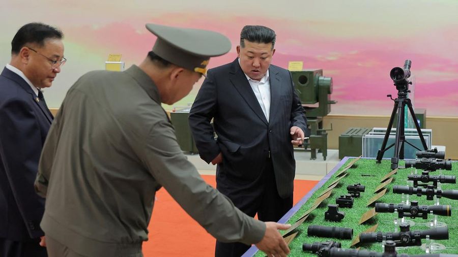 Pemimpin Korea Utara Kim Jong Un menghadiri upacara pembukaan Museum Revolusi Pertahanan Nasional milik Komite Ekonomi Kedua Korea Utara pada 11 Oktober 2026, dalam foto yang dirilis oleh kantor berita resmi Korea Utara, Korean Central News Agency.