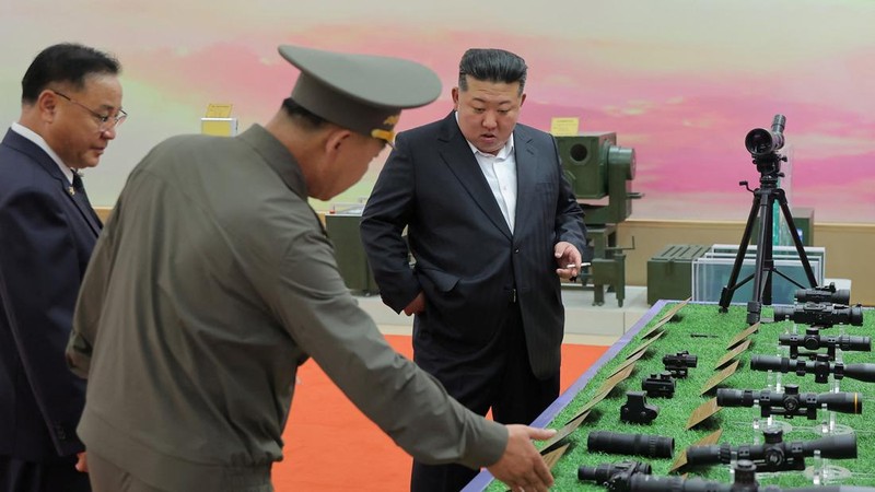 Pemimpin Korea Utara Kim Jong Un menghadiri upacara pembukaan Museum Revolusi Pertahanan Nasional milik Komite Ekonomi Kedua Korea Utara pada 11 Oktober 2026, dalam foto yang dirilis oleh kantor berita resmi Korea Utara, Korean Central News Agency.