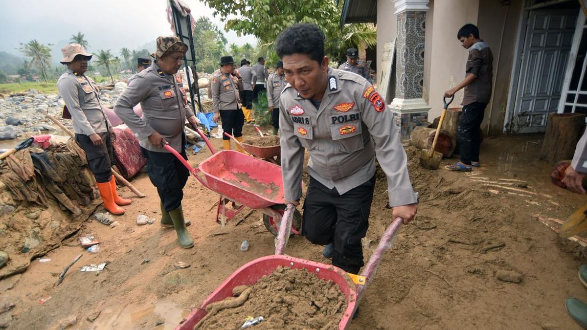 Potret Pemulihan Padang Usai Diterjang Banjir Bandang — NadiKabar.com