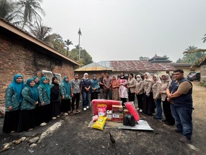 Ketua TP PKK Merangin Salurkan Bantuan untuk Korban Kebakaran