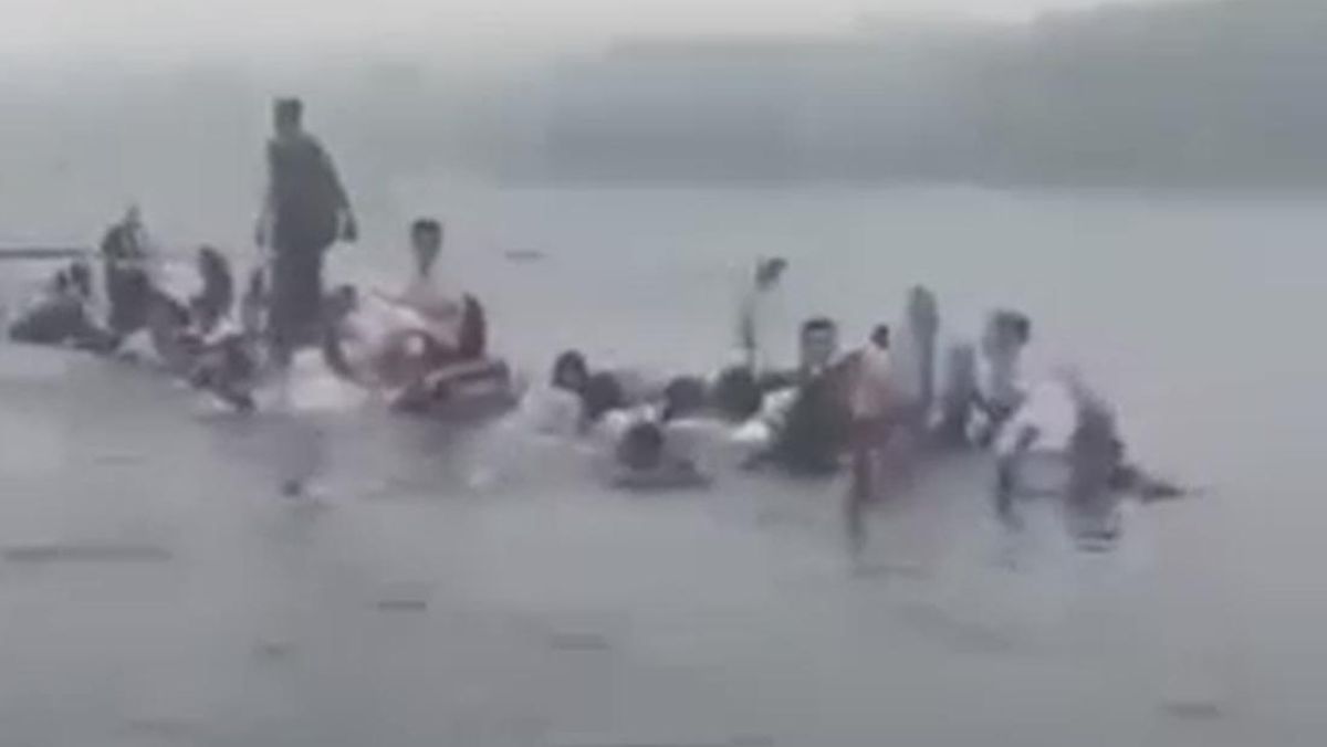 Detik-detik 37 Pelajar Selamat Usai Sampan Terbalik di Perairan Mentawai — NadiKabar.com