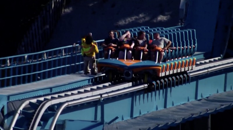 Satu orang tewas dan sejumlah lainnya mengalami luka-luka dalam insiden roller coaster di Georgia, Amerika Serikat (AS), pada Senin (12/10/2026). (Tangkapan Layar Video Reuters/ABC AFFILIATE WSB-TV)