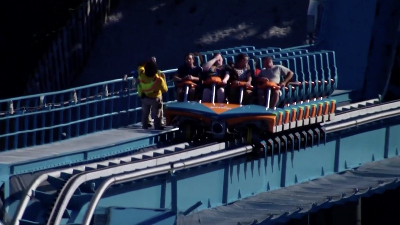 Satu orang tewas dan sejumlah lainnya mengalami luka-luka dalam insiden roller coaster di Georgia, Amerika Serikat (AS), pada Senin (12/10/2026).
