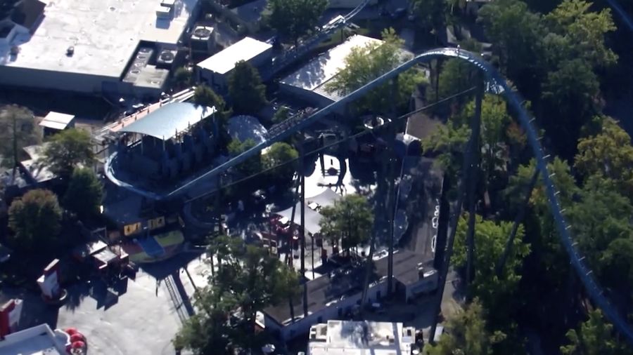 Satu orang tewas dan sejumlah lainnya mengalami luka-luka dalam insiden roller coaster di Georgia, Amerika Serikat (AS), pada Senin (12/10/2026). (Tangkapan Layar Video Reuters/ABC AFFILIATE WSB-TV)