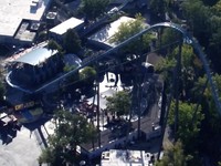 Satu orang tewas dan sejumlah lainnya mengalami luka-luka dalam insiden roller coaster di Georgia, Amerika Serikat (AS), pada Senin (12/10/2026). (Tangkapan Layar Video Reuters/ABC AFFILIATE WSB-TV)