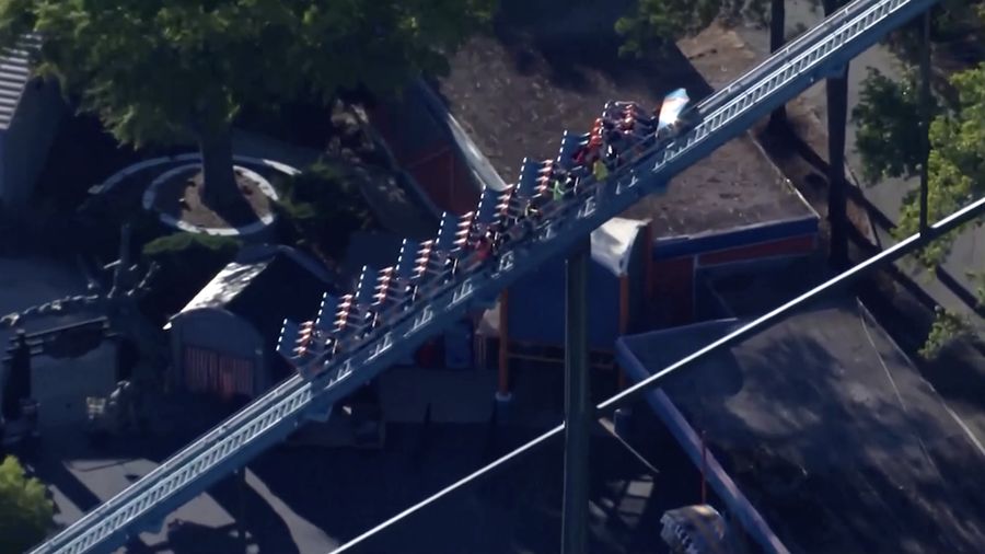 Satu orang tewas dan sejumlah lainnya mengalami luka-luka dalam insiden roller coaster di Georgia, Amerika Serikat (AS), pada Senin (12/10/2026). (Tangkapan Layar Video Reuters/ABC AFFILIATE WSB-TV)