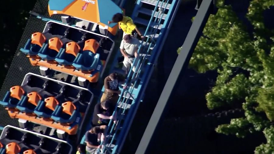 Satu orang tewas dan sejumlah lainnya mengalami luka-luka dalam insiden roller coaster di Georgia, Amerika Serikat (AS), pada Senin (12/10/2026).