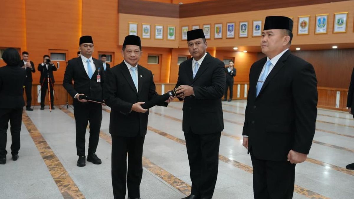 Tito Lantik Pejabat Eselon I dan Stafsus, Tekankan Pentingnya Loyalitas — NadiKabar.com