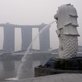 Warga Singapura tetap beraktivitas di luar ruangan pada Selasa (13/10/2026), meskipun kualitas udara di negara kota tersebut berada pada tingkat tidak sehat akibat kebakaran hutan dan lahan (karhutla) di Indonesia. (Tangkapan Layar Video Reuters/)