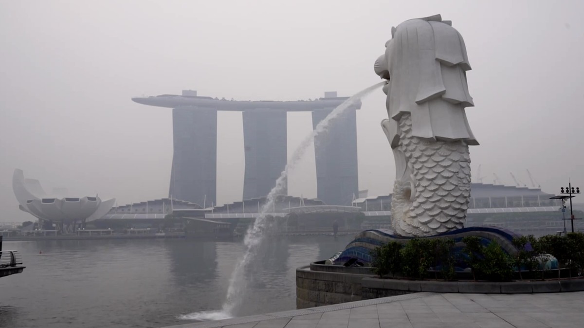 Bak "Negeri di Awan", Potret Terbaru Singapura Kena Asap Karhutla