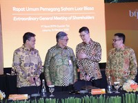 (Dari kiri ke kanan) Manajemen BTPN Syariah Arief Ismail (Direktur), Mulya Effendi Siregar (Komisaris Utama Independen), Hadi Wibowo (Direktur), dan Dwiyono Bayu Winantio (Direktur) usai RUPSLB 2026 (13/10/2026). (Dok. BTPN Syariah)