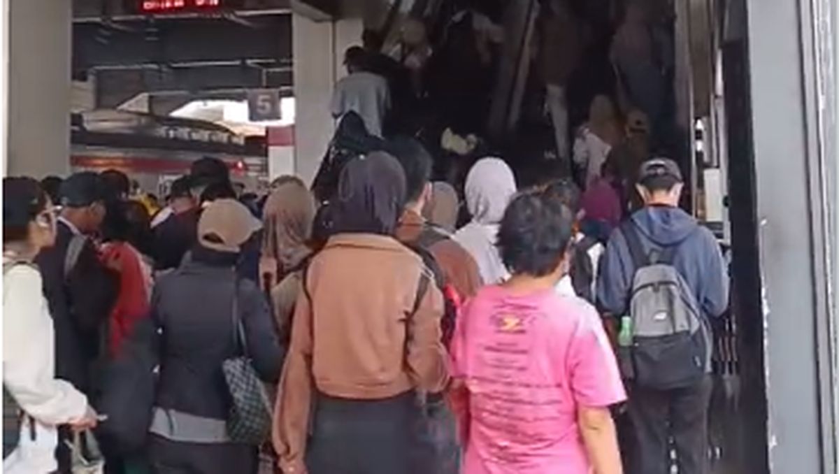 Ilustrasi berita Nasional: Respons Anker Usai Tak Boleh Lagi Jalan Mendahului di Eskalator Stasiun Duri