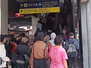 Respons Anker Usai Tak Boleh Lagi Jalan Mendahului di Eskalator Stasiun Duri