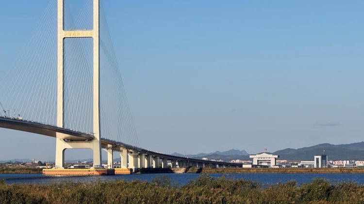 Penampakan Jembatan Baru Penghubung China-Korea Utara