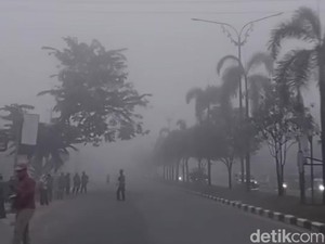 Pekanbaru-Pelalawan Diselimut Asap Tebal, Jarak Pandang Terbatas