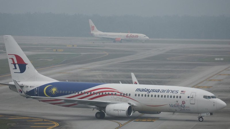 Kabut asap menyelimuti Bandara Internasional Kuala Lumpur di Sepang, Malaysia, Rabu (14/10/2026). (REUTERS/Hasnoor Hussain)