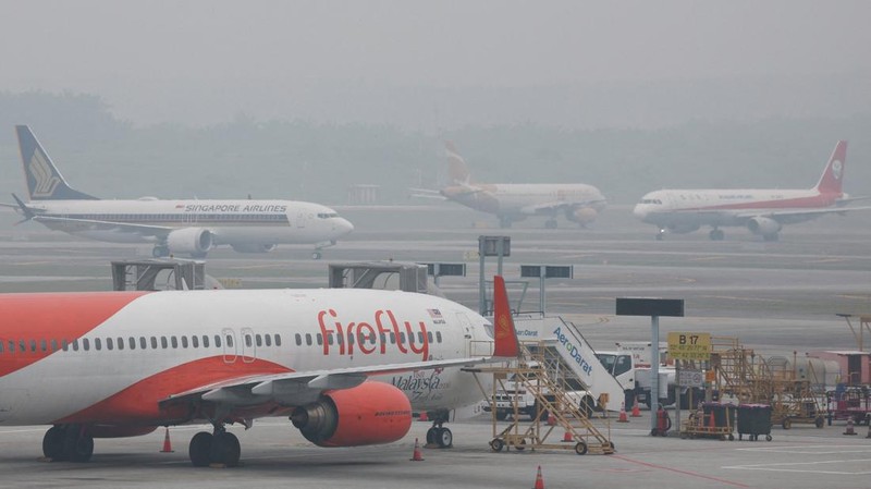 Kabut asap menyelimuti Bandara Internasional Kuala Lumpur di Sepang, Malaysia, Rabu (14/10/2026). (REUTERS/Hasnoor Hussain)