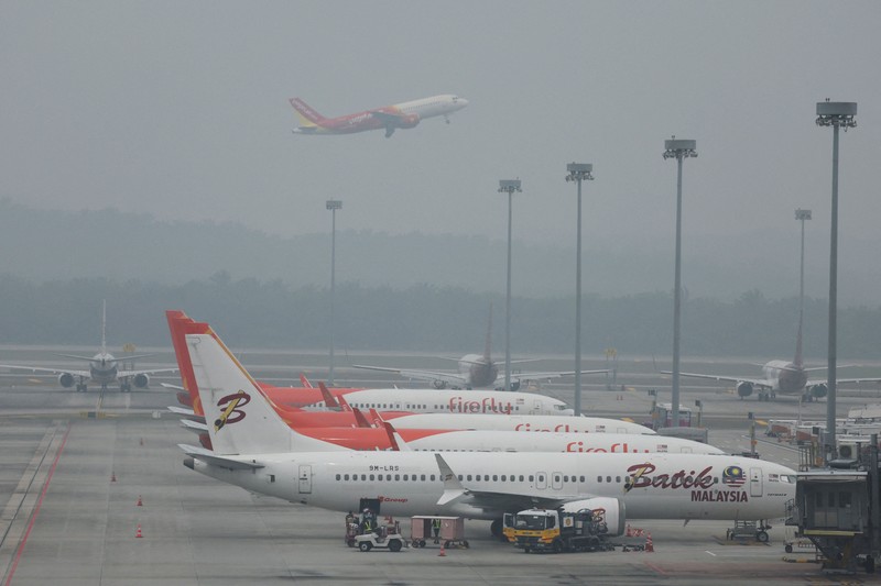 Kabut asap menyelimuti Bandara Internasional Kuala Lumpur di Sepang, Malaysia, Rabu (14/10/2026). (REUTERS/Hasnoor Hussain)