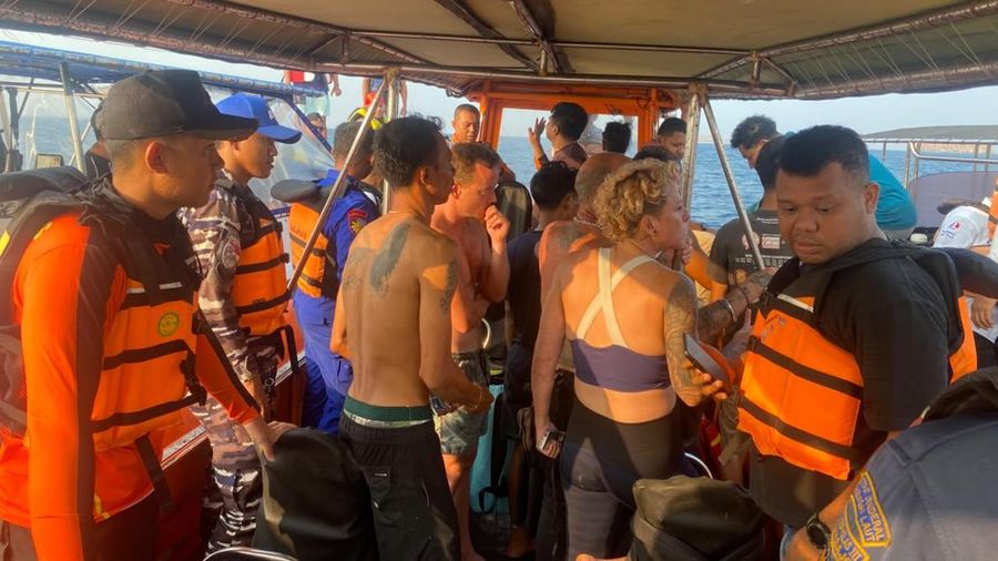 Kapal wisata tradisional KM Feronia tenggelam di perairan Pulau Tatawa, Kabupaten Manggarai Barat, Nusa Tenggara Timur (NTT), Selasa (13/10/2026).